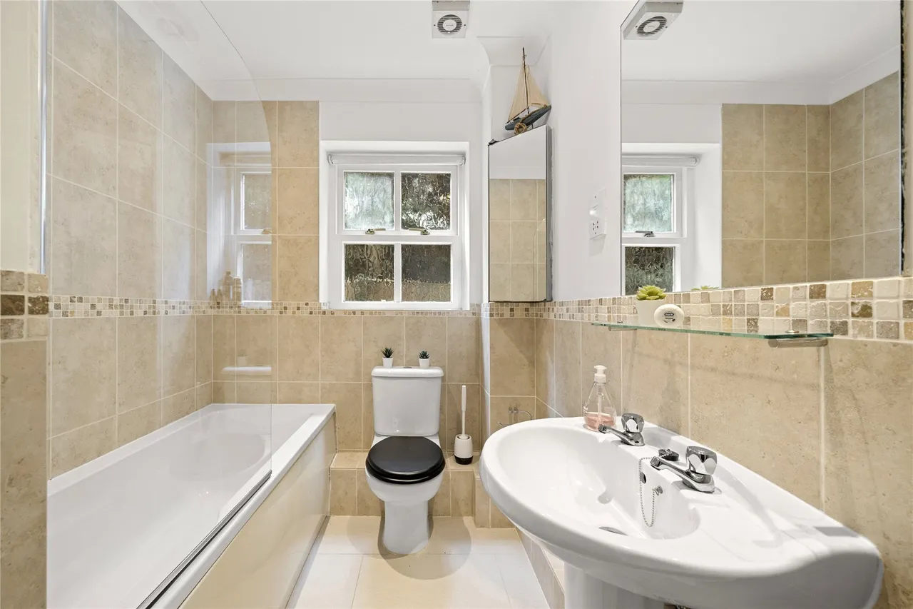 Hadley Place, Weybridge, KT13, photo 10