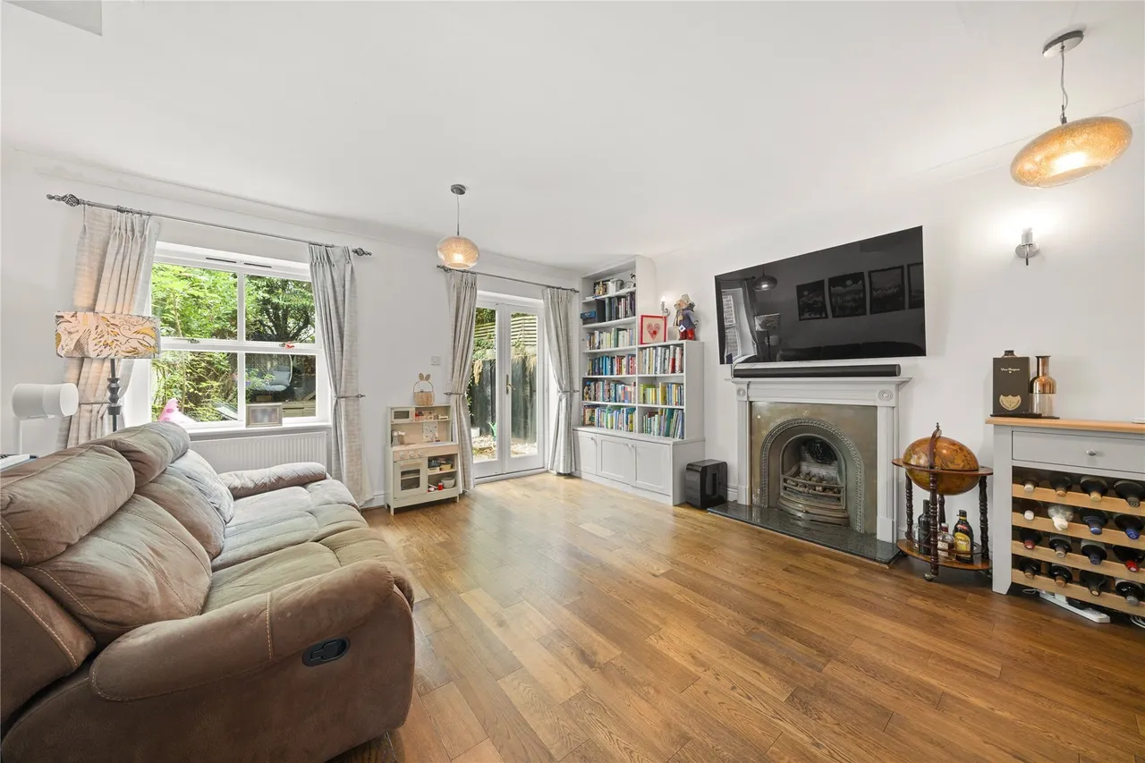 Hadley Place, Weybridge, KT13, photo 2