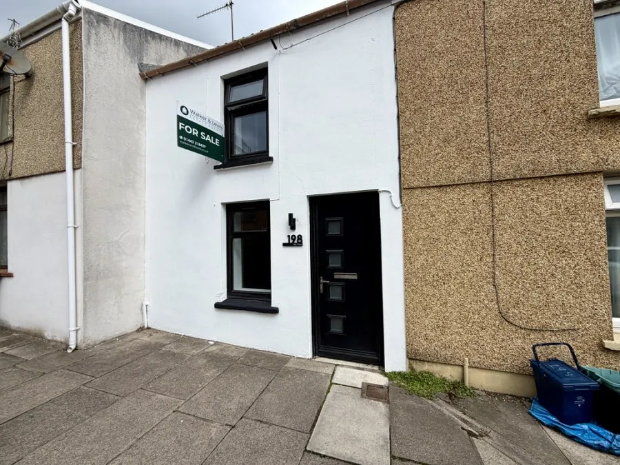 2 bed house for sale, High Street, Cefn Coed