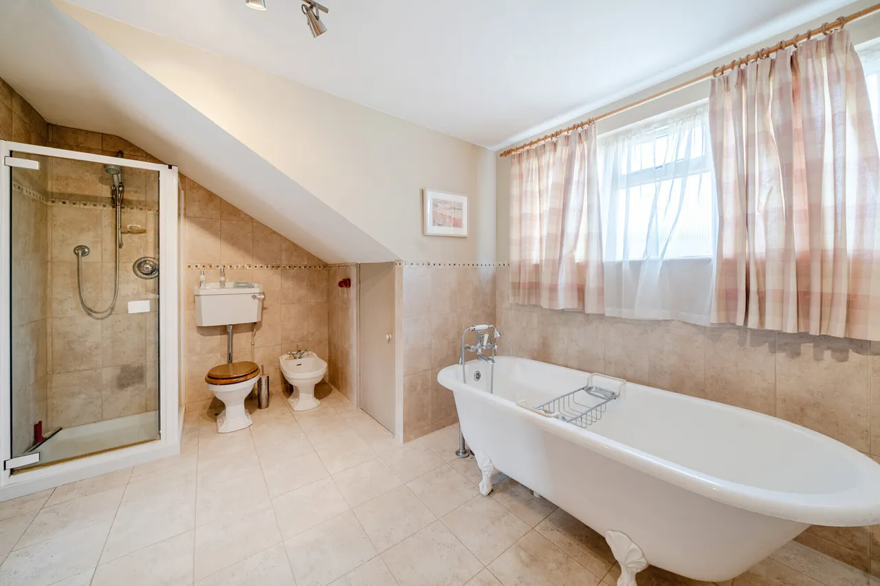 York Road, Farnham, GU9, photo 16