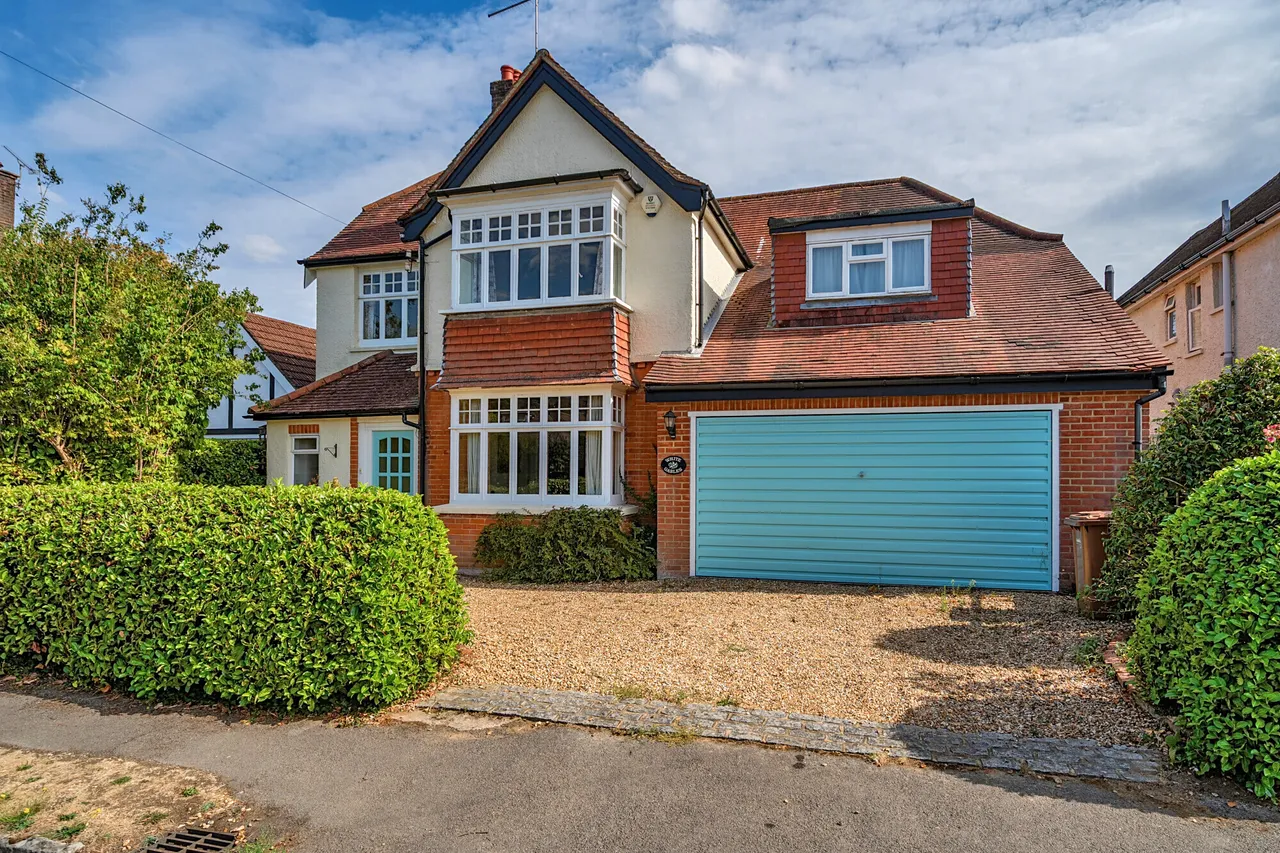 4 bed house for sale, York Road, Farnham, GU9