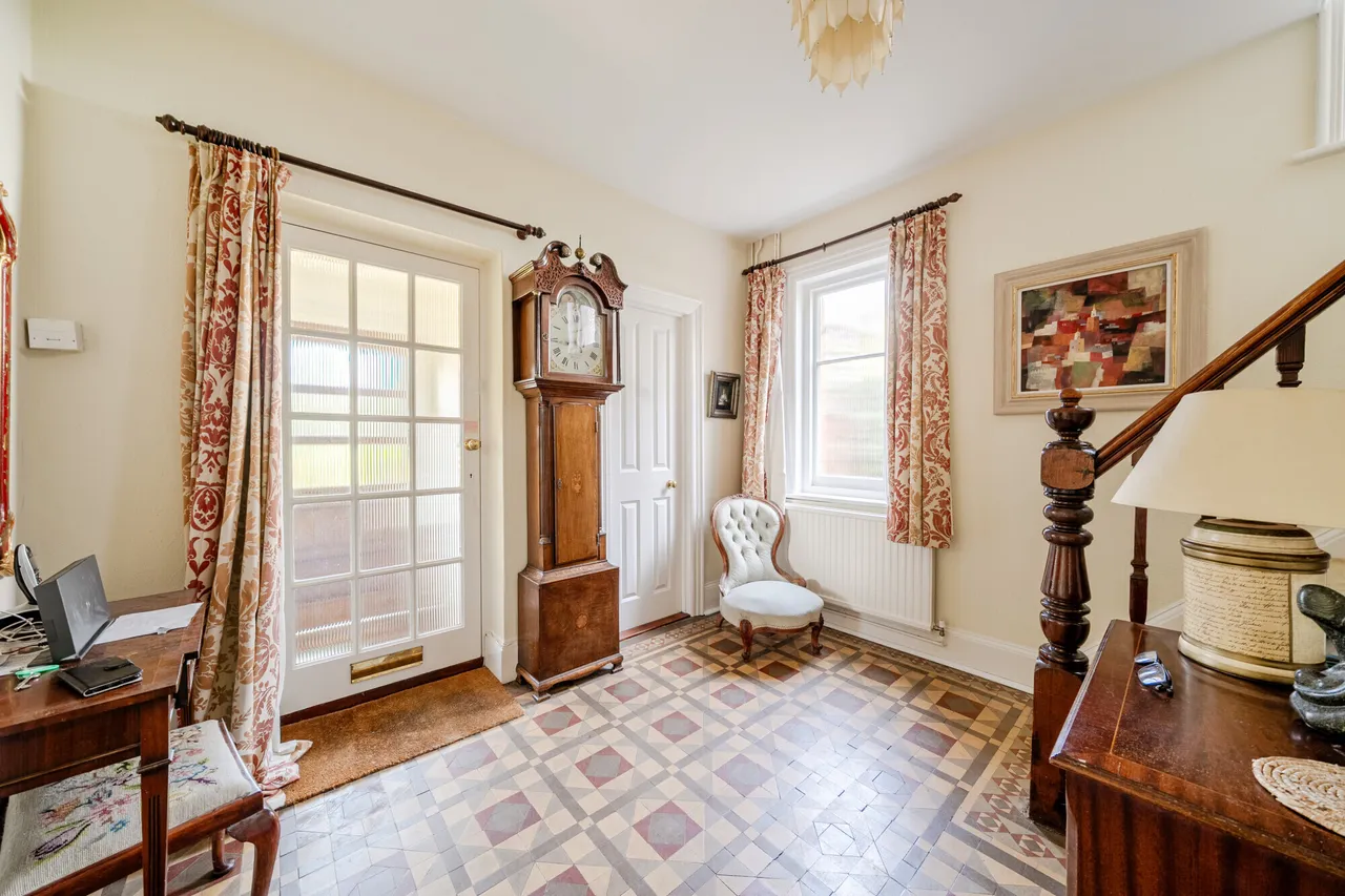 York Road, Farnham, GU9, photo 2
