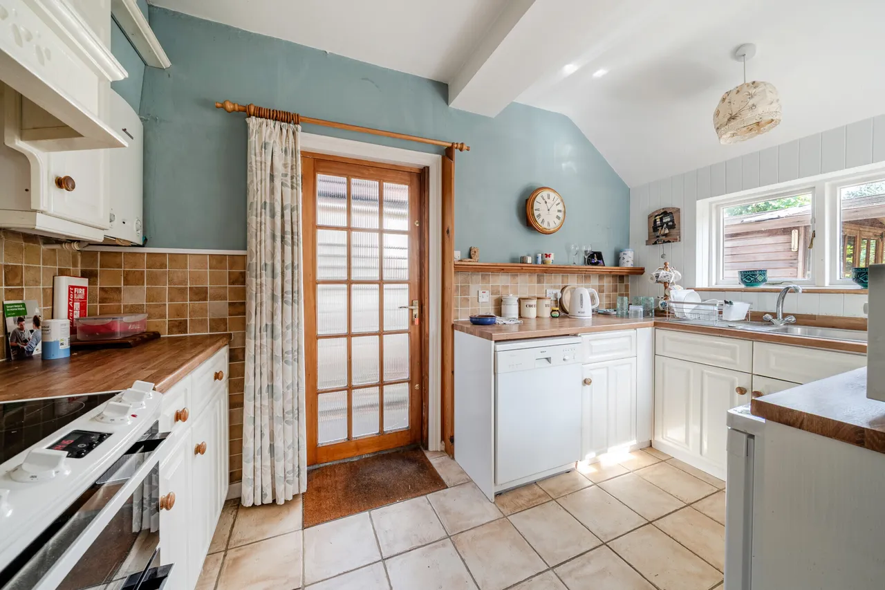 York Road, Farnham, GU9, photo 3