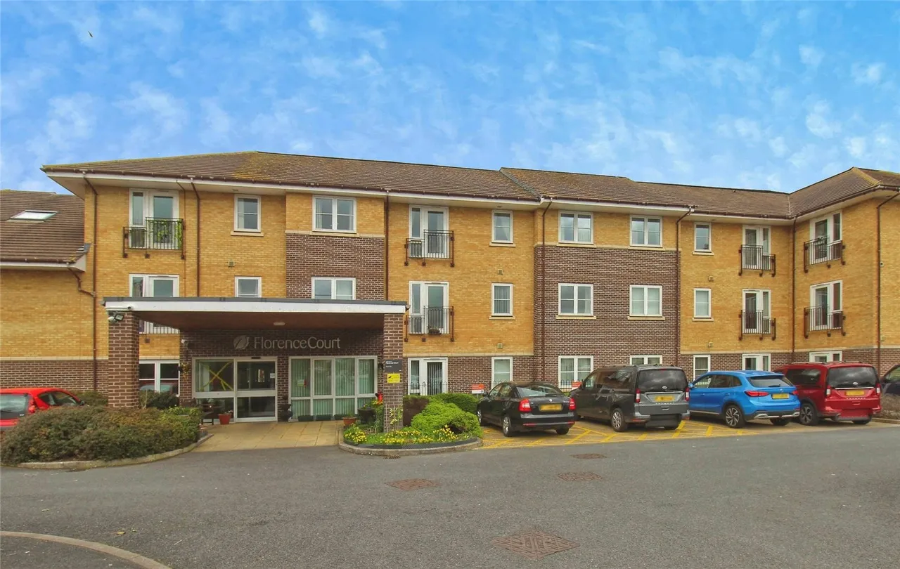 2 bed flat for sale, Trowbridge, Wiltshire