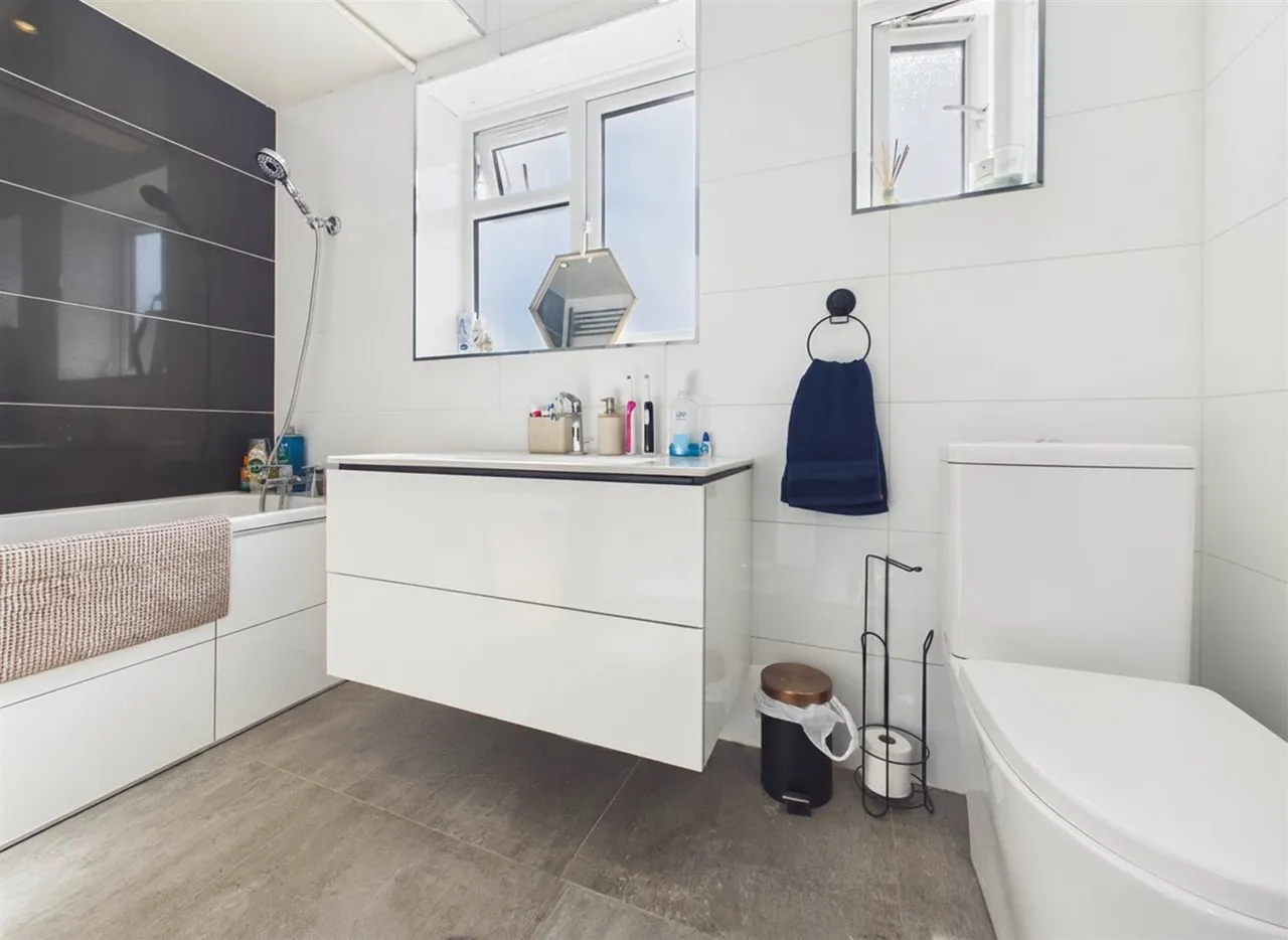 Shenley Avenue, Ruislip, HA4 6BP, photo 6
