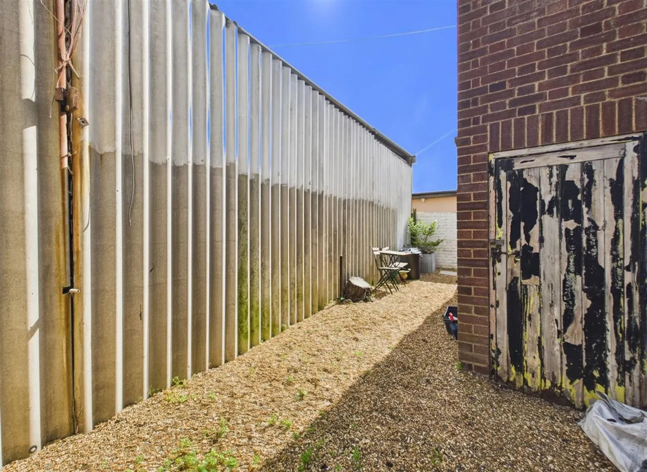 Shenley Avenue, Ruislip, HA4 6BP, photo 13