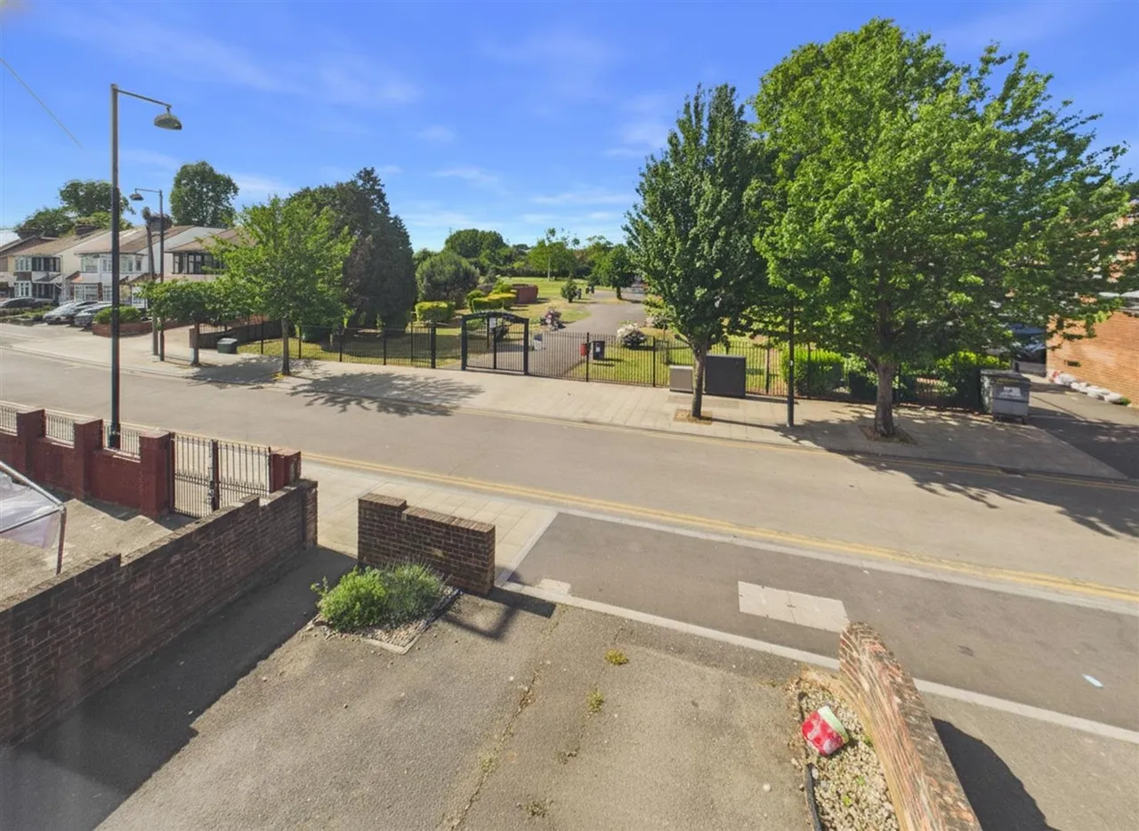 Shenley Avenue, Ruislip, HA4 6BP, photo 10