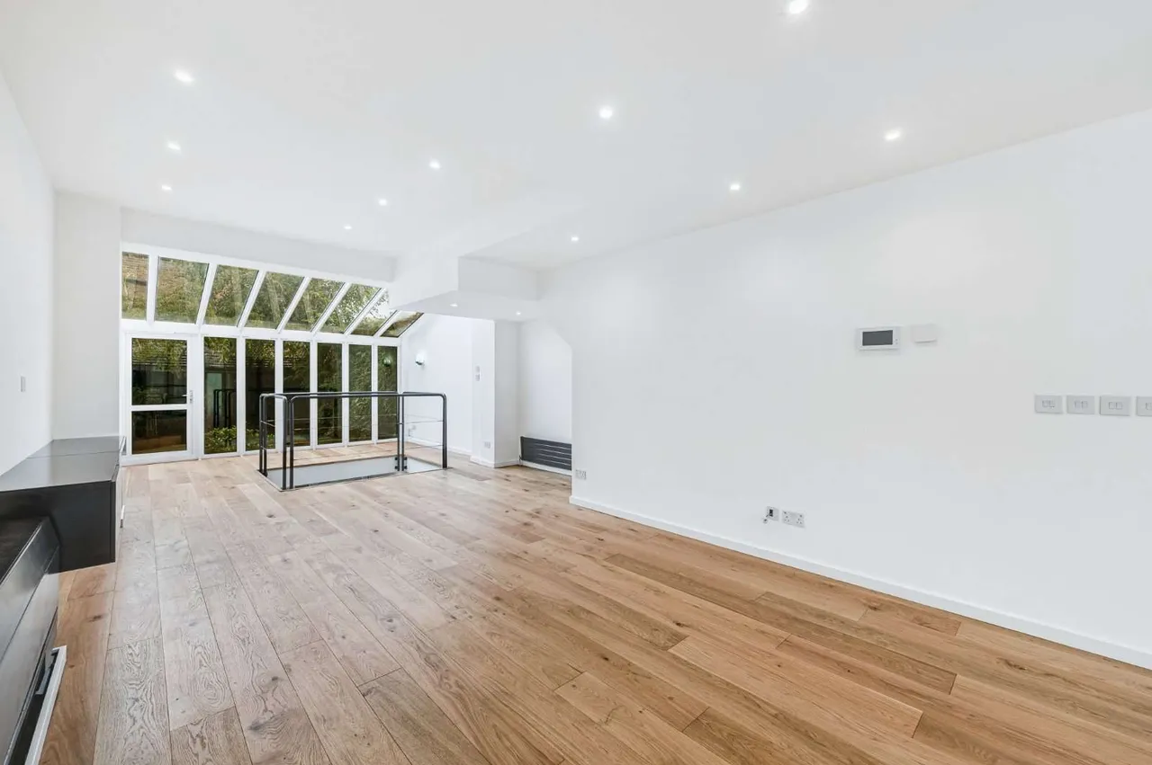 2 bed flat to rent, The Grove, Ealing, W5