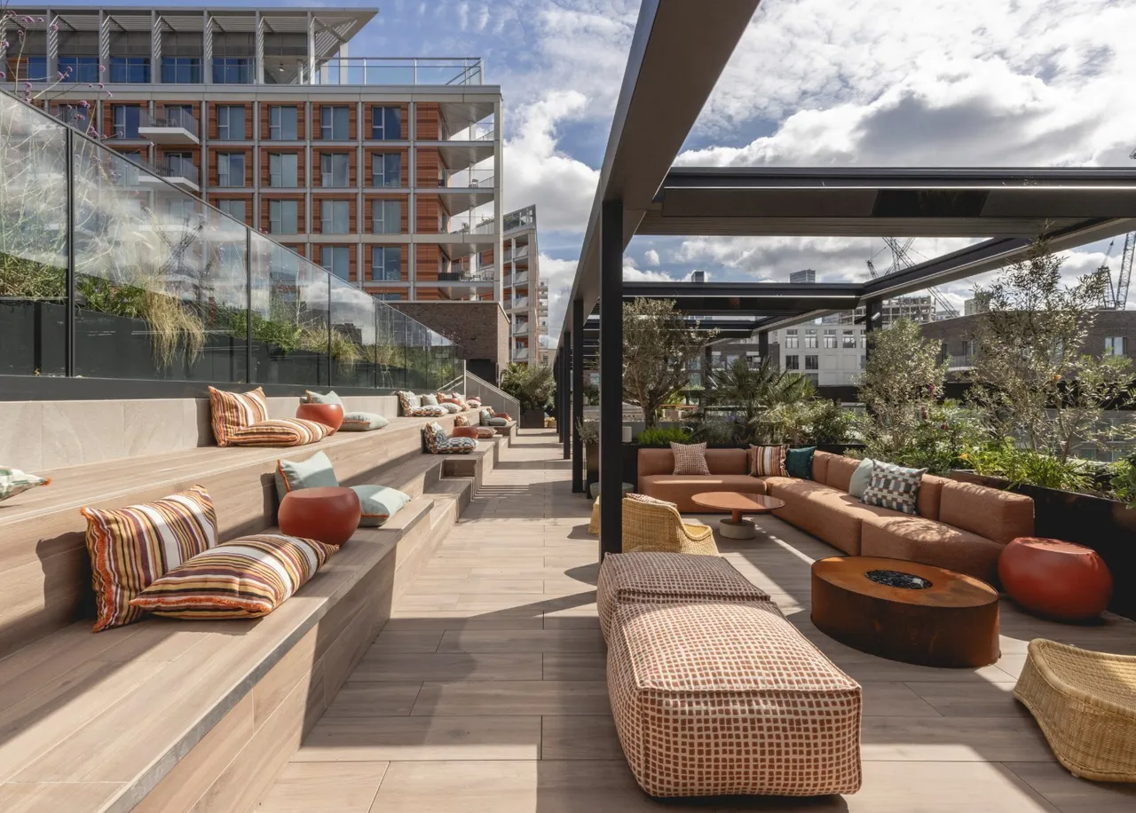 Nine Elms Lane, London, SW11, photo 13