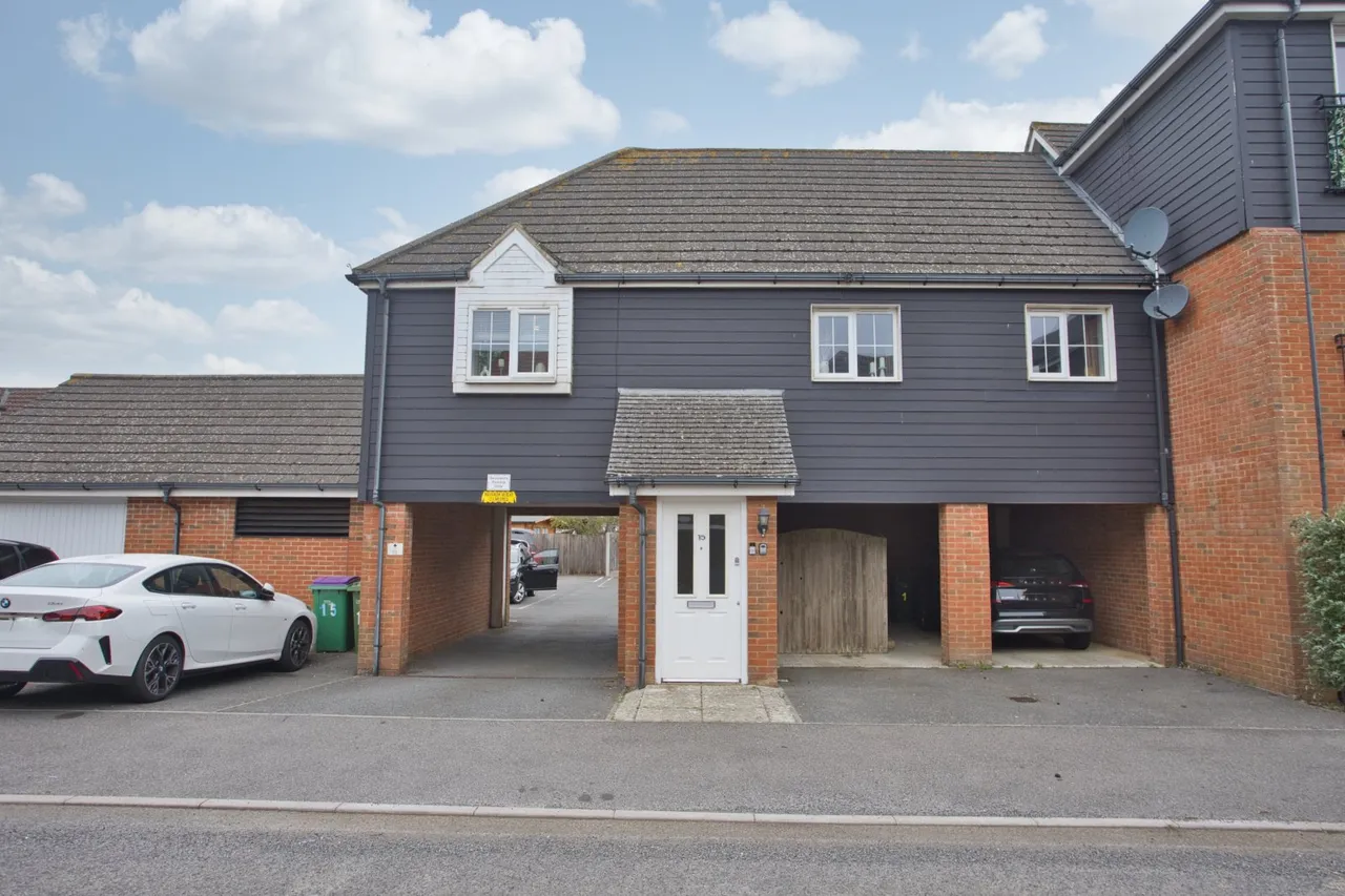 2 bed flat for sale, Carter Close, Hawkinge, CT18