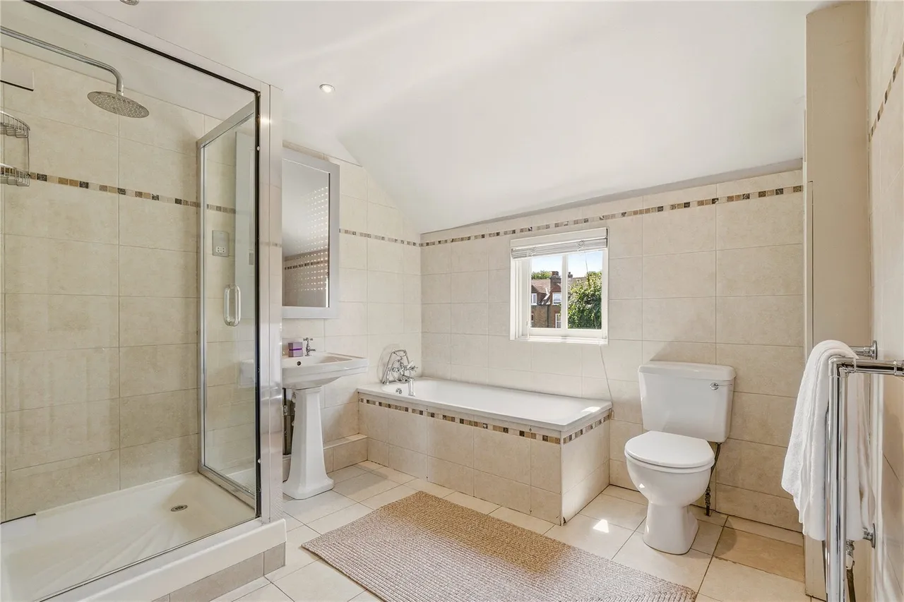 Huron Road, London, SW17, photo 18