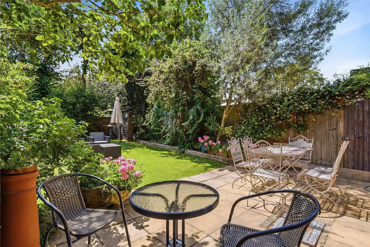 Huron Road, London, SW17, photo 13