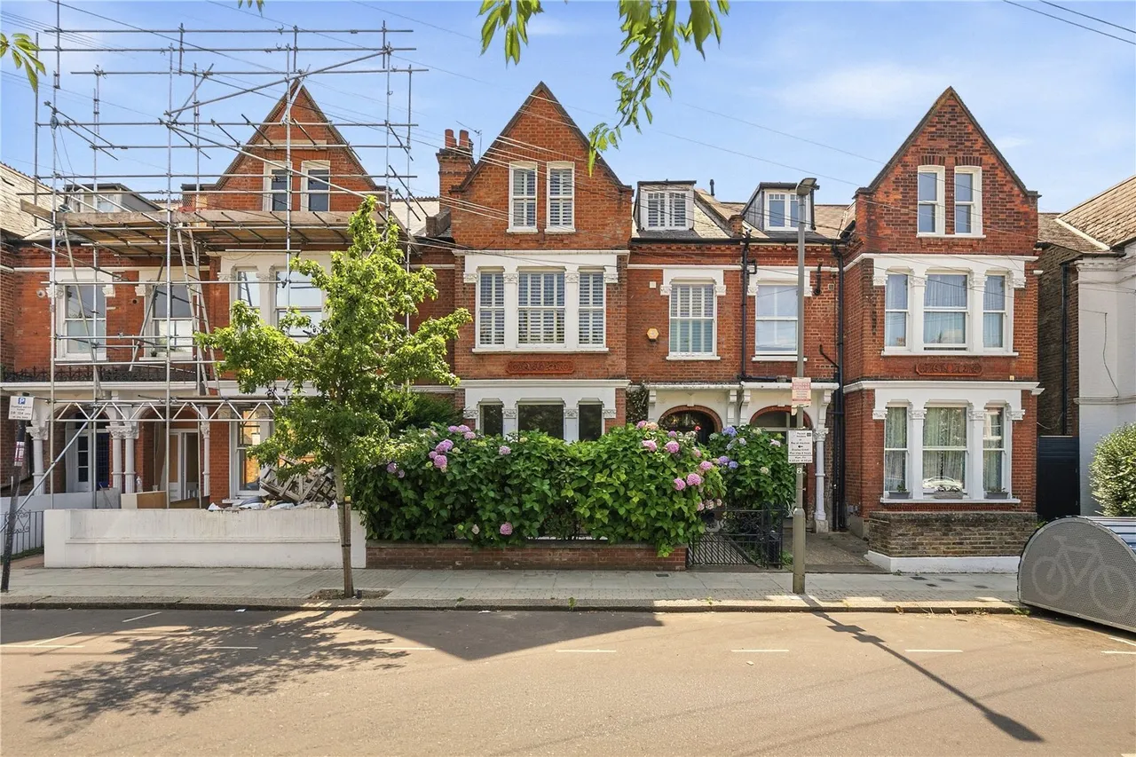 Huron Road, London, SW17, photo 22