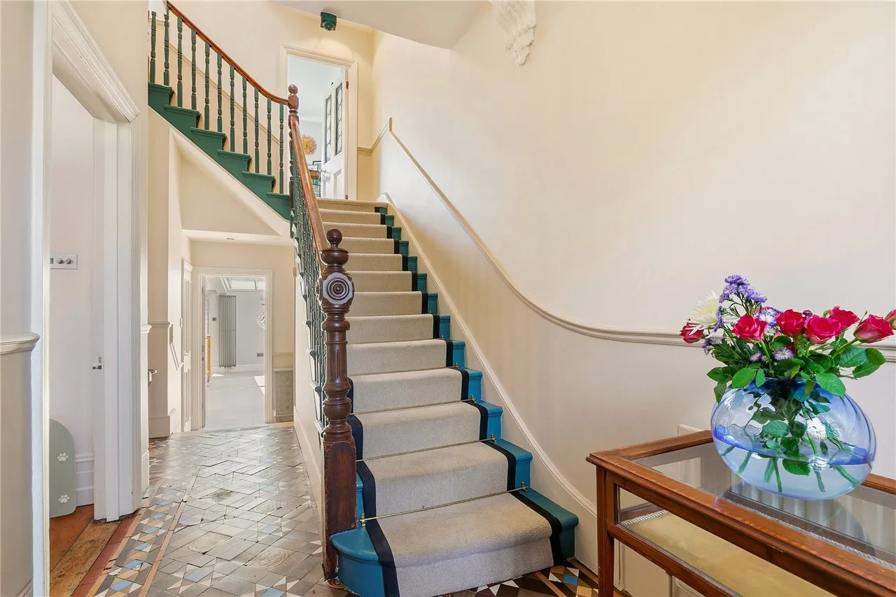 Huron Road, London, SW17, photo 14