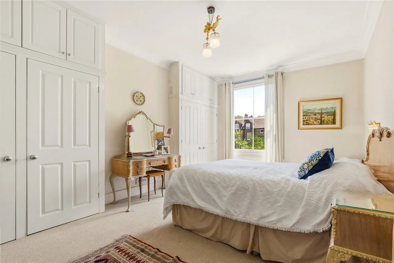 Huron Road, London, SW17, photo 10