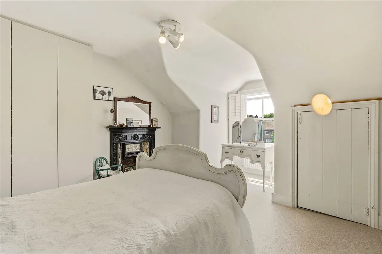 Huron Road, London, SW17, photo 11