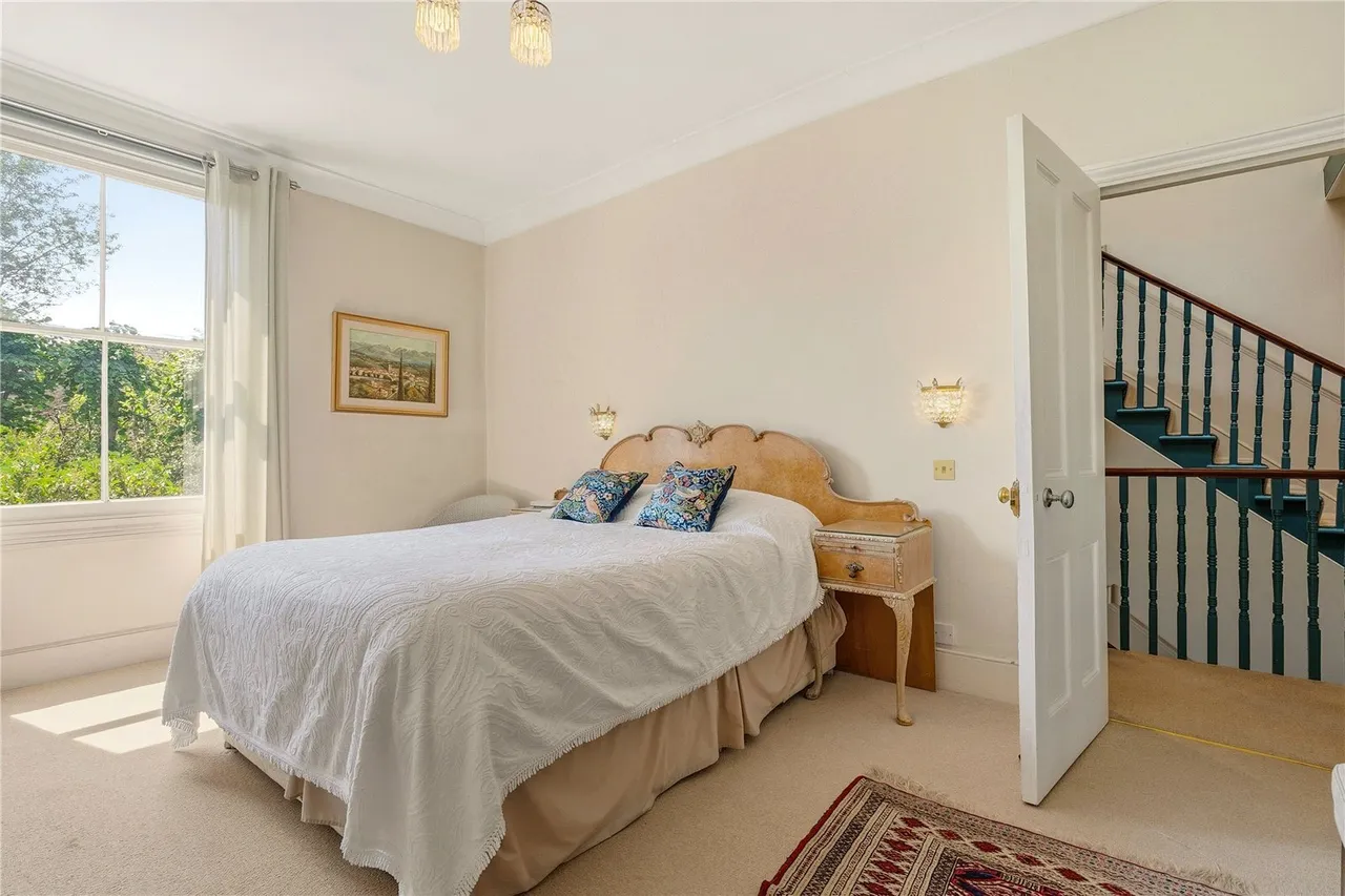 Huron Road, London, SW17, photo 19