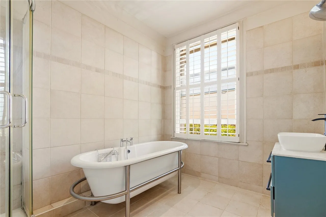 Huron Road, London, SW17, photo 20