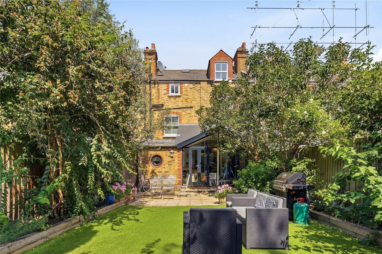 Huron Road, London, SW17, photo 12