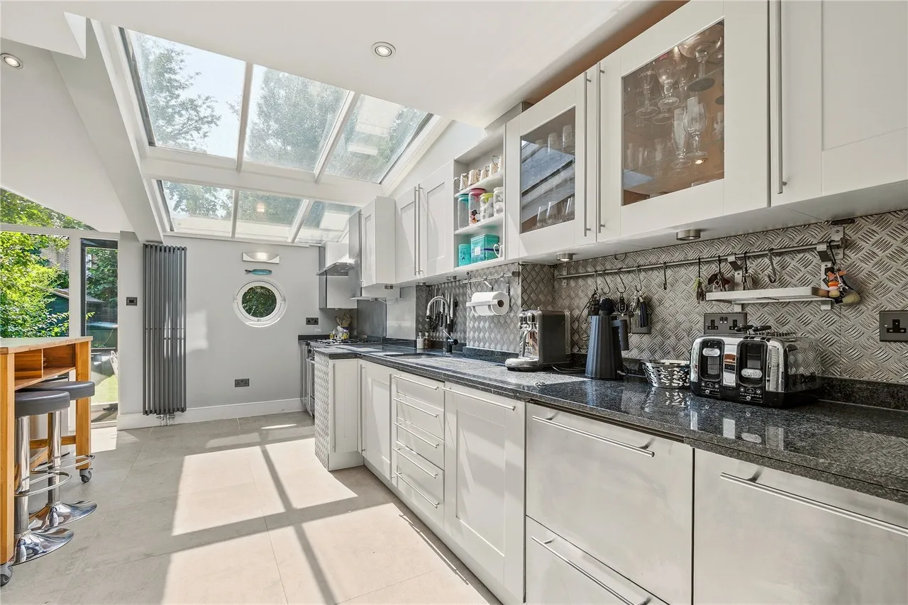 Huron Road, London, SW17, photo 7