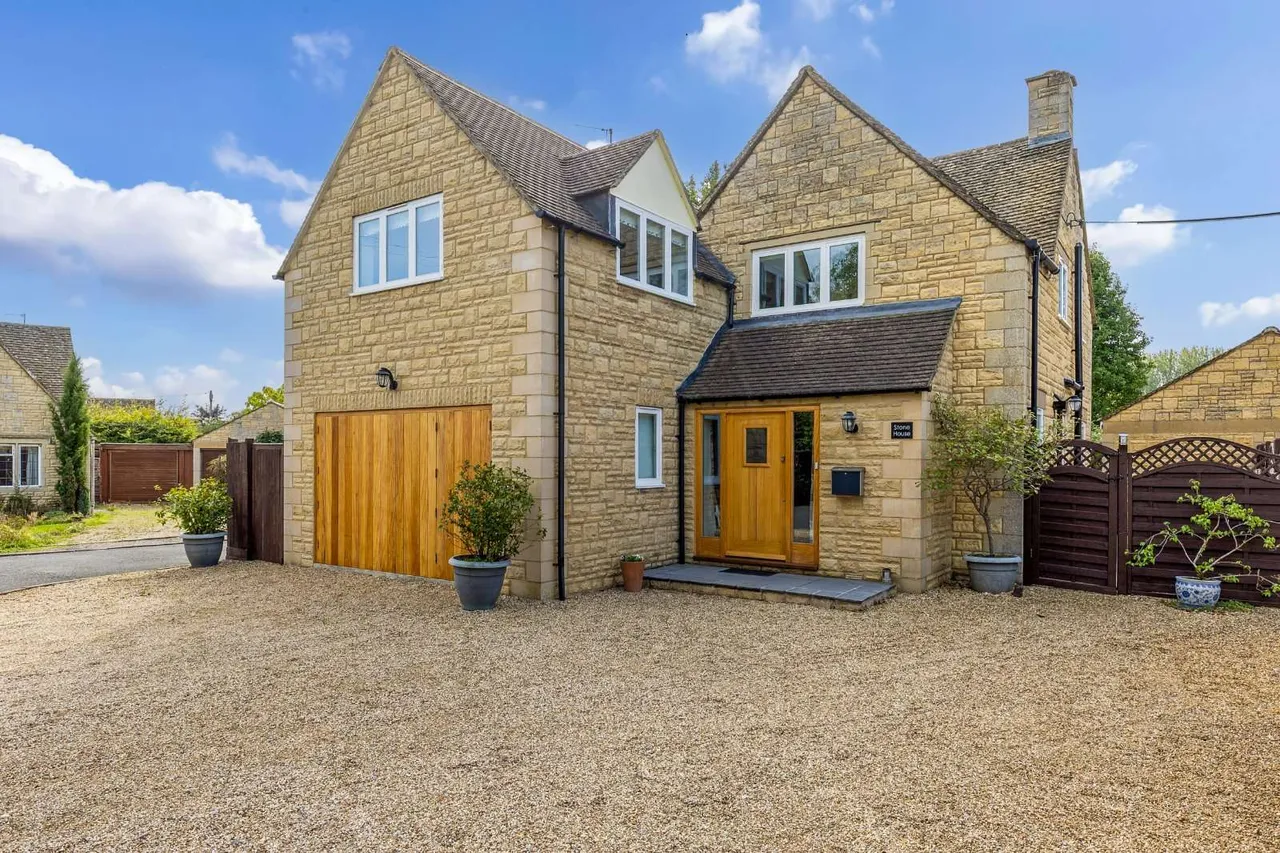 4 bed house for sale, Hilcote Drive, Bourton-on-the-Water, GL54