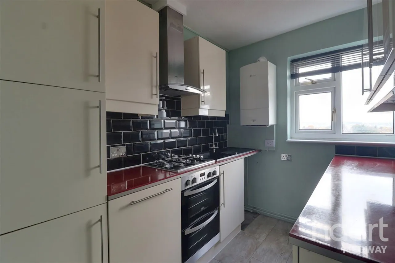 2 bed flat to rent, Huntsman Close, ME1