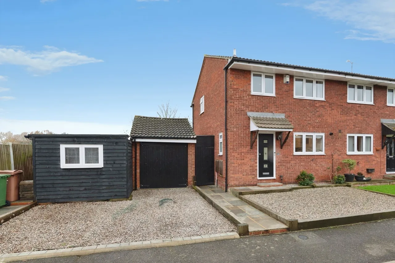 3 bed house for sale — Salix Road, Grays, Essex, RM17