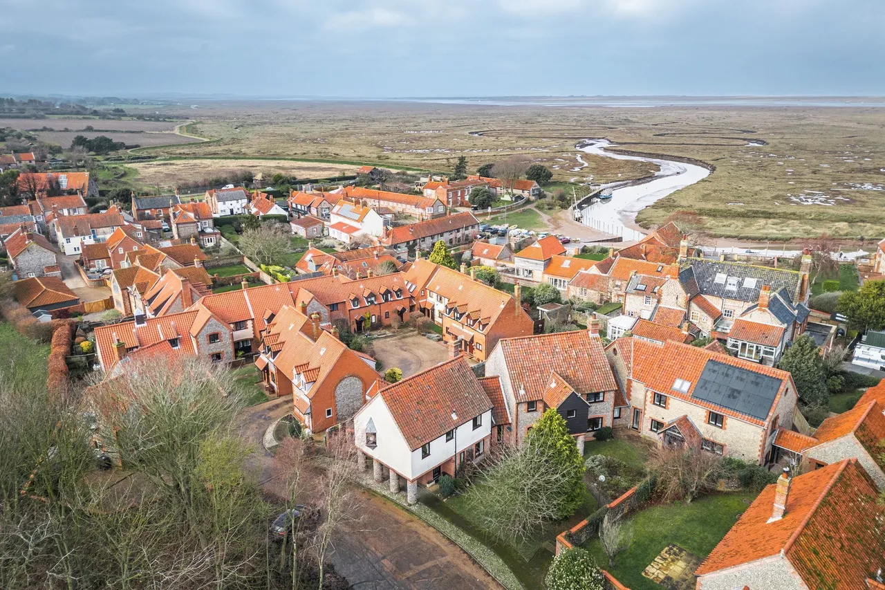 Versatile Coastal Home in Blakeney, photo 8