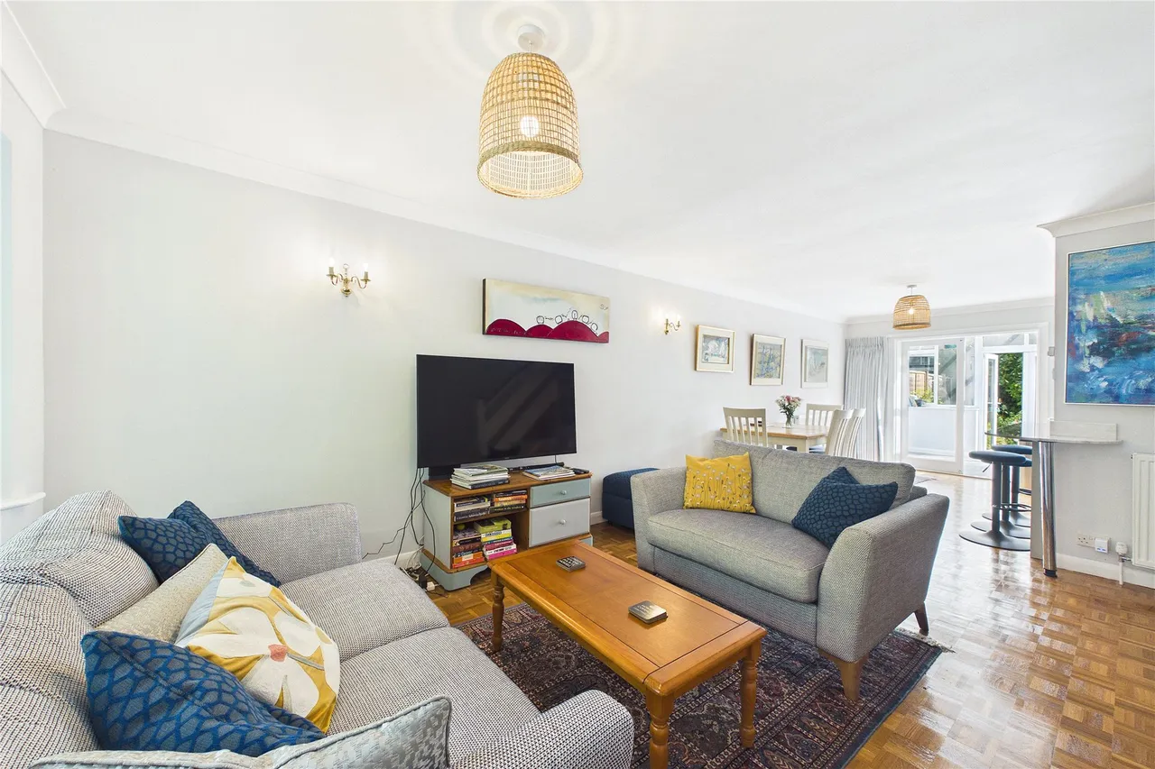 Broomhall Lane, Horsell, GU21, photo 4