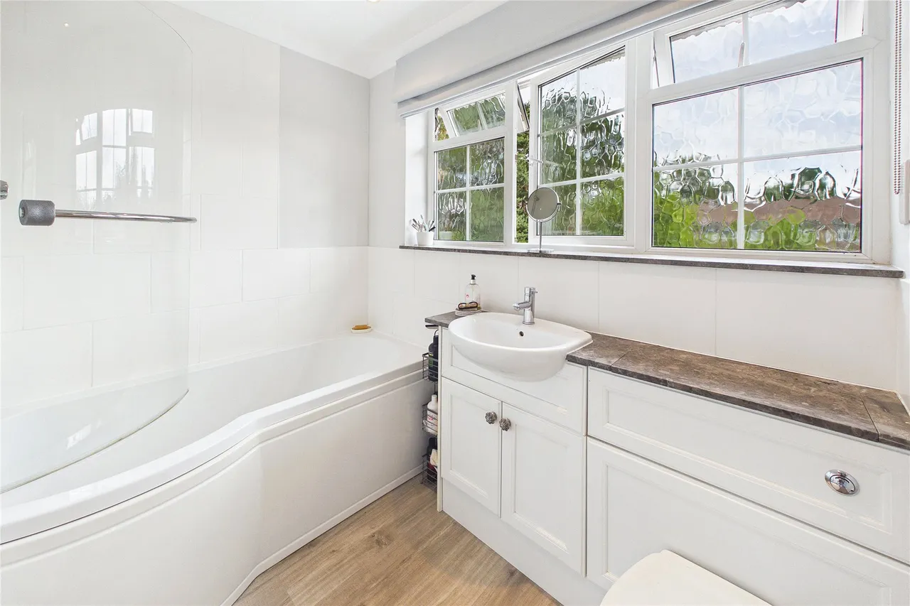 Broomhall Lane, Horsell, GU21, photo 12