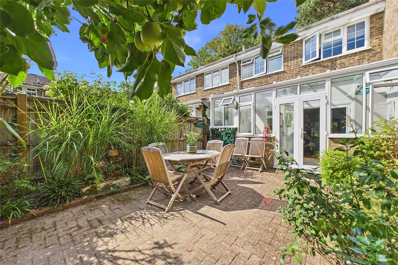Broomhall Lane, Horsell, GU21, photo 14