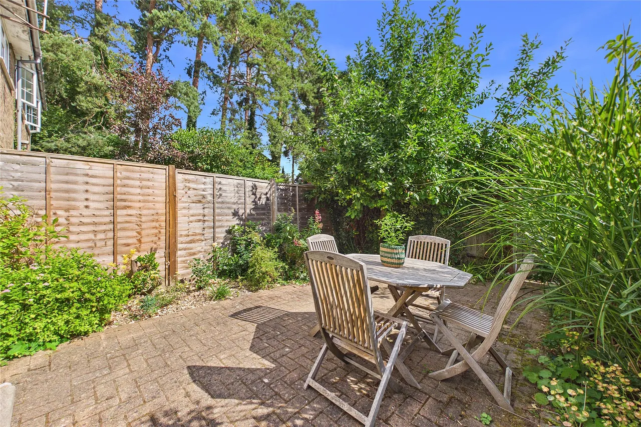 Broomhall Lane, Horsell, GU21, photo 13