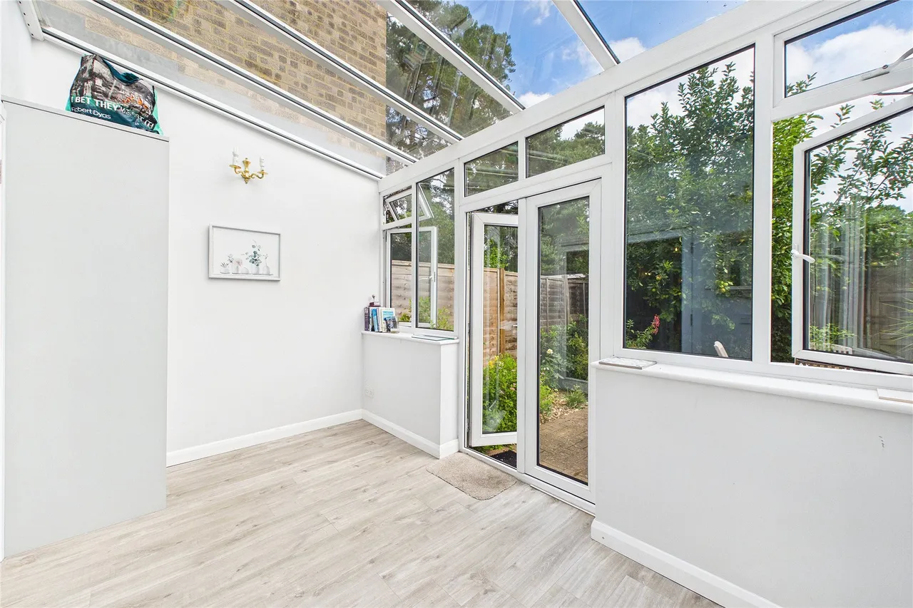 Broomhall Lane, Horsell, GU21, photo 7