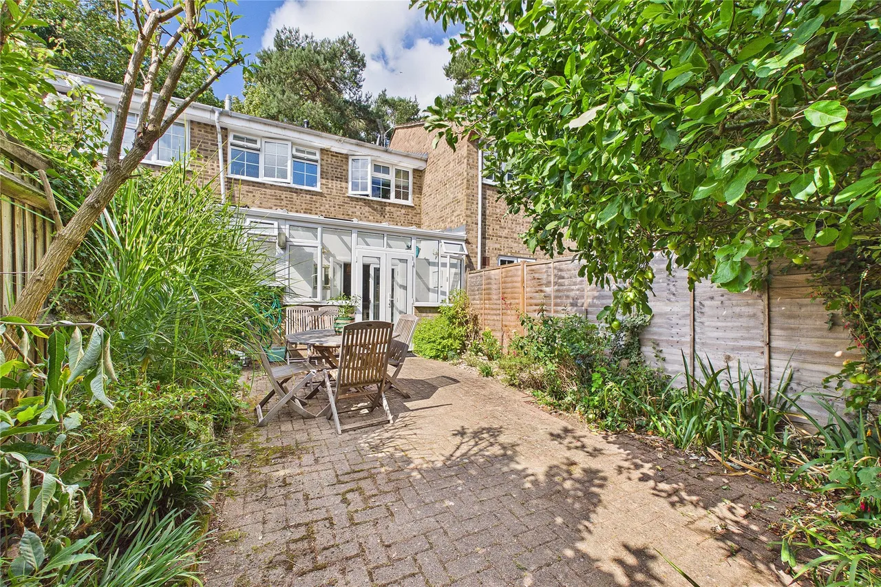 Broomhall Lane, Horsell, GU21, photo 15