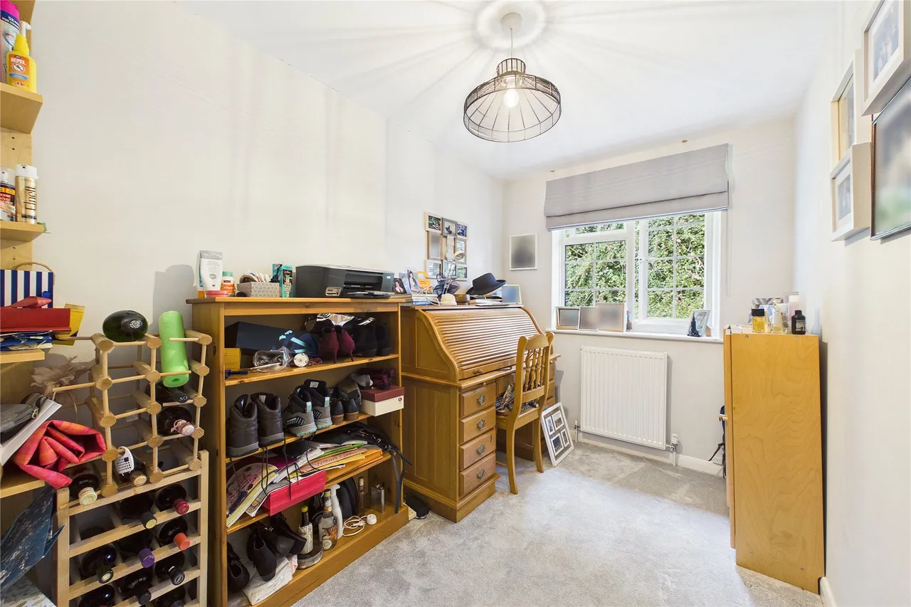 Broomhall Lane, Horsell, GU21, photo 10