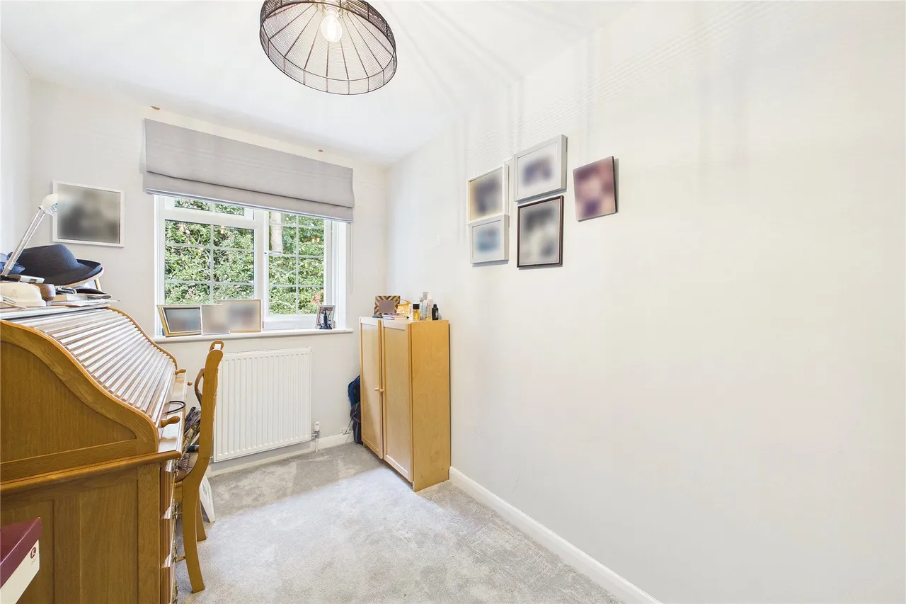 Broomhall Lane, Horsell, GU21, photo 11