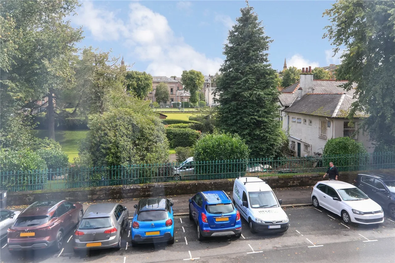 Ardgowan Square, Greenock, PA16, photo 29