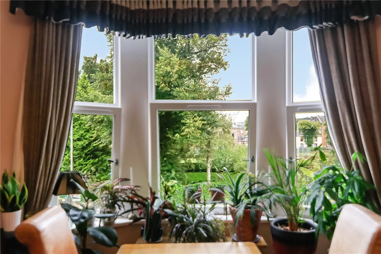 Ardgowan Square, Greenock, PA16, photo 5
