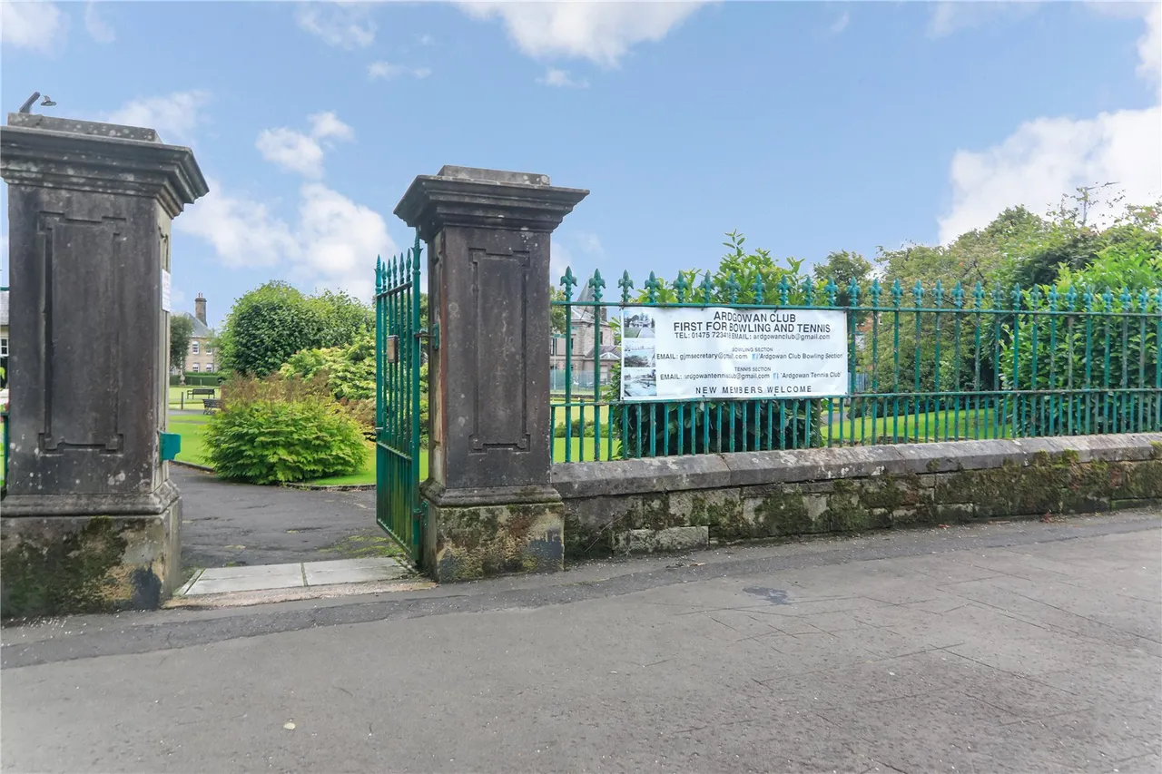 Ardgowan Square, Greenock, PA16, photo 32