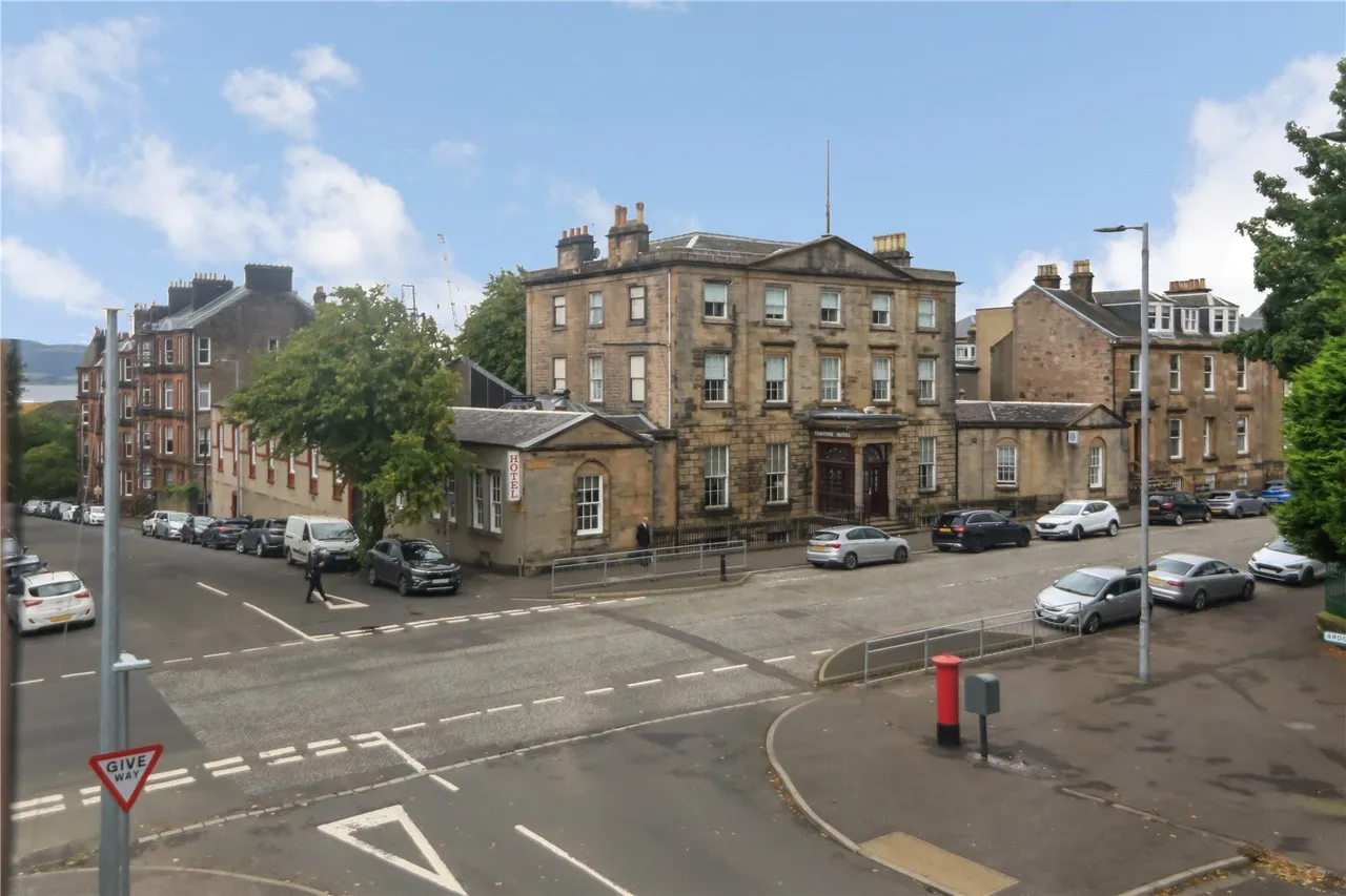 Ardgowan Square, Greenock, PA16, photo 12