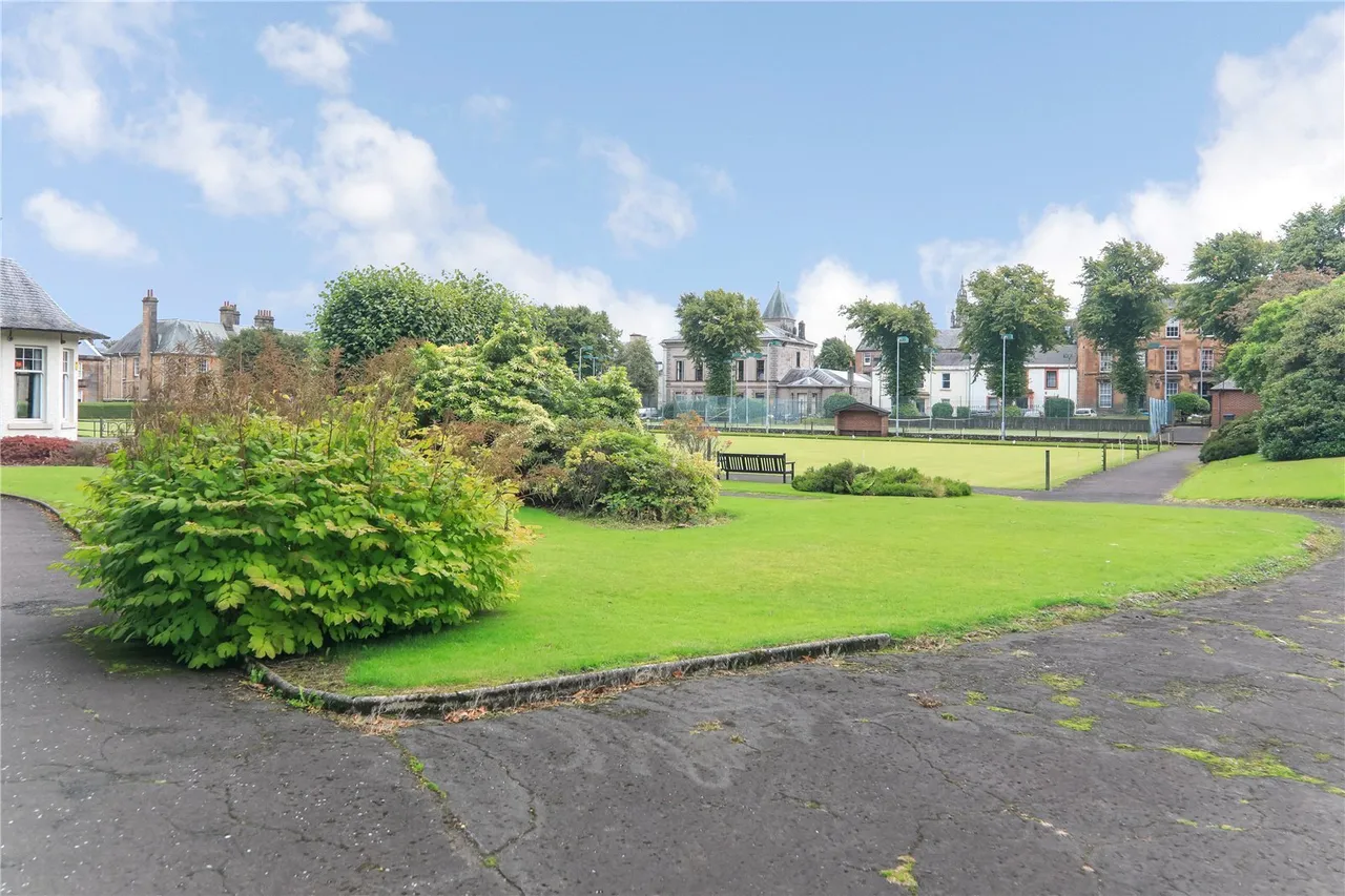Ardgowan Square, Greenock, PA16, photo 27