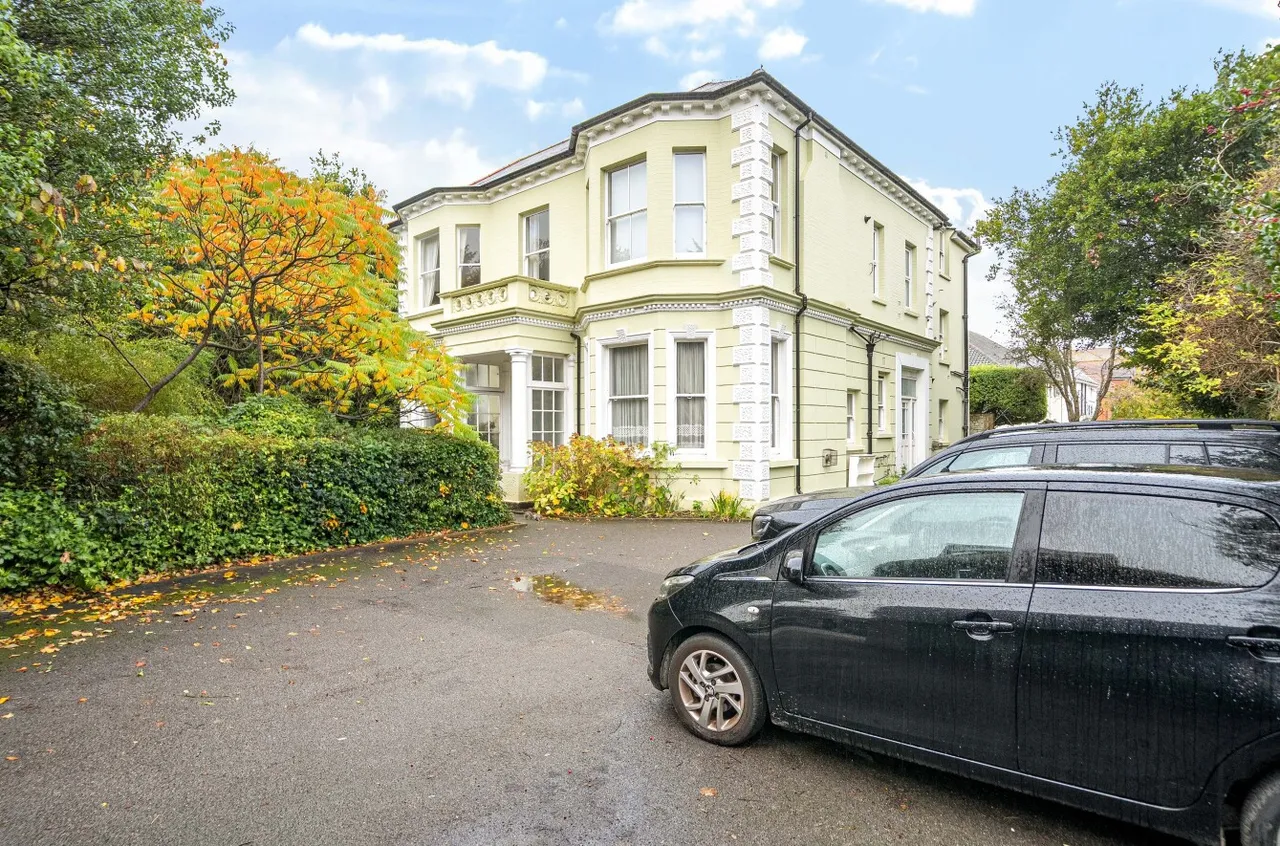 2 bed flat to rent, Belsize Road, Worthing, BN11