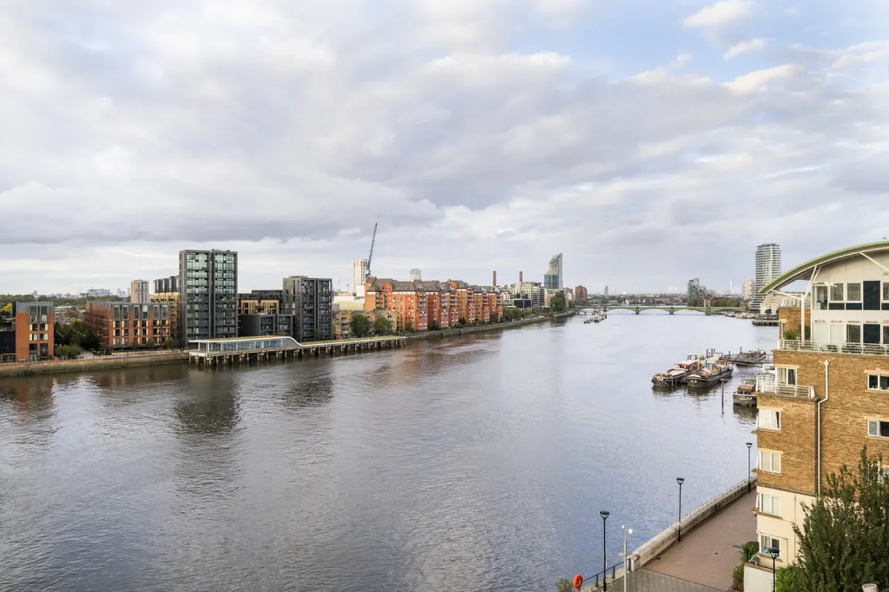 Ensign House, Battersea Reach, photo 3