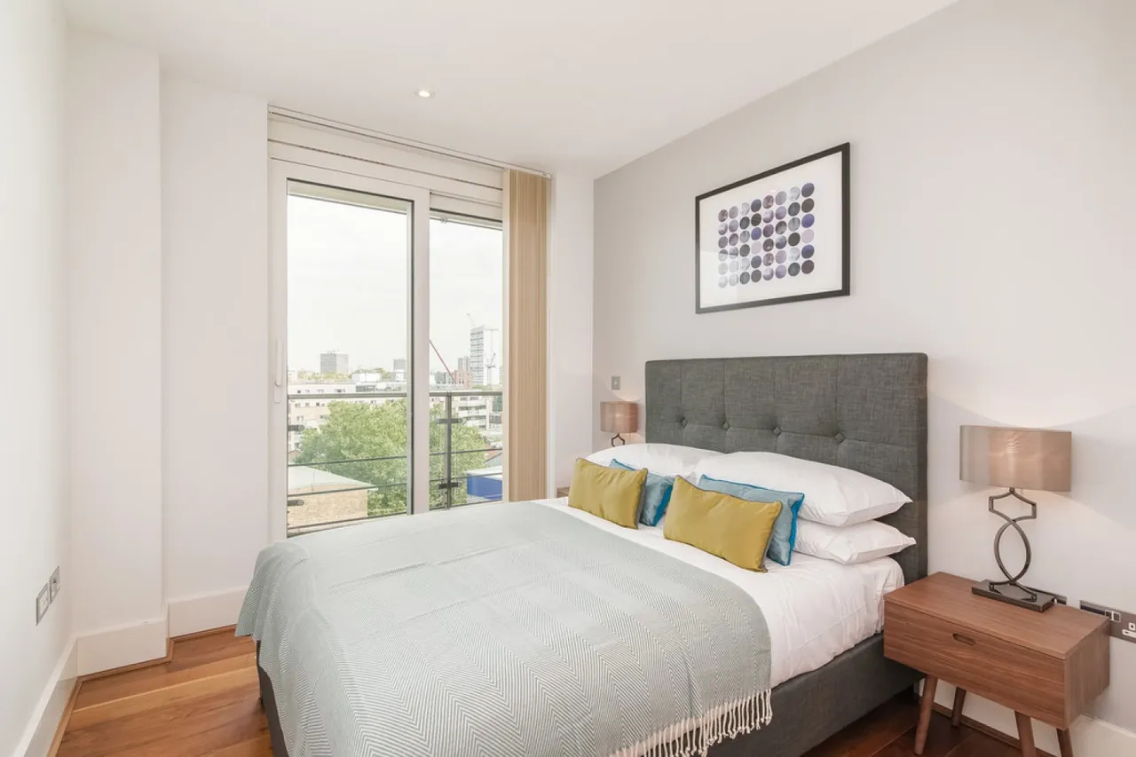 Ensign House, Battersea Reach, photo 10