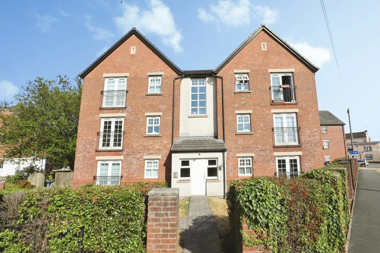 2 bed flat for sale — Regency Walk, Middlewich, Cheshire, CW10