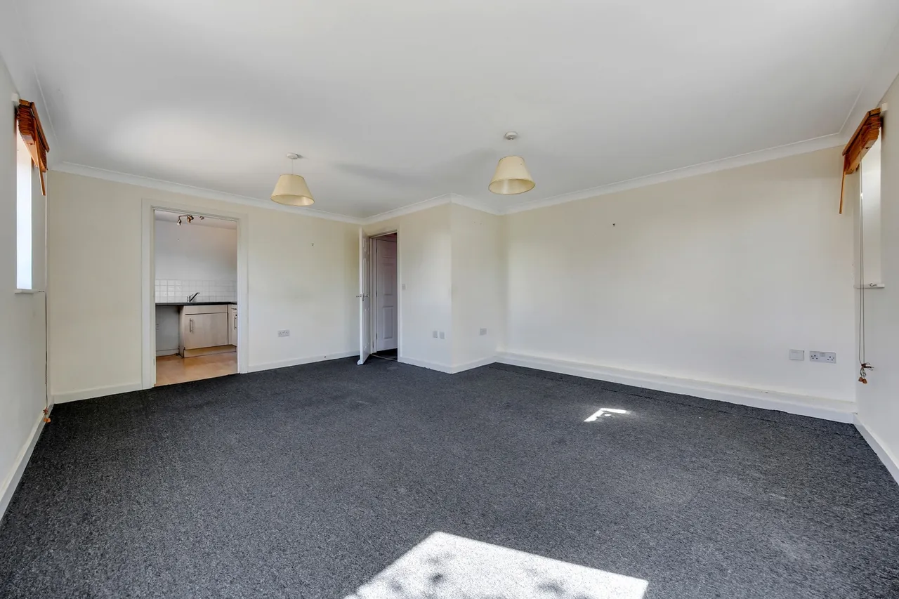 6 Royal Crescent, Newbury Park, Ilford, IG2 7NH, photo 8