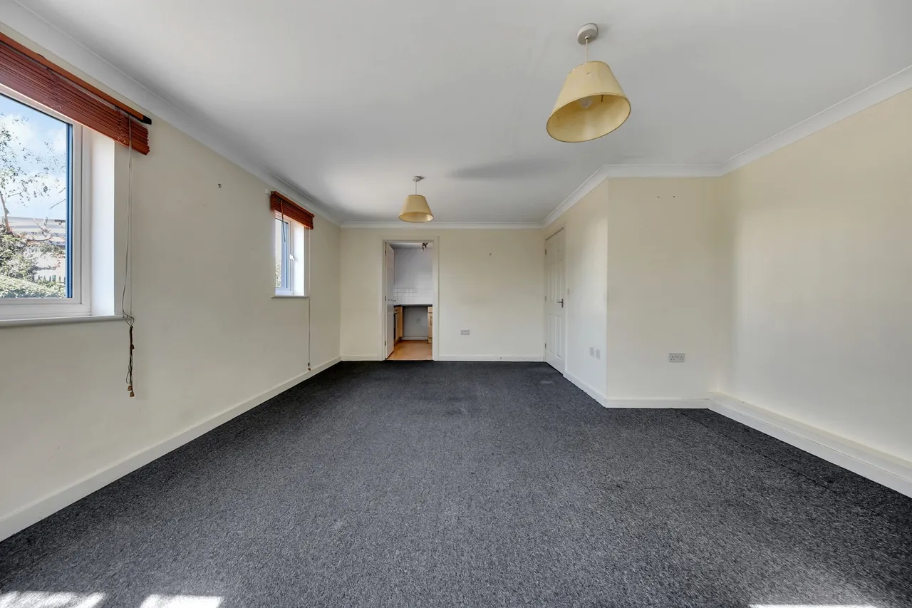 6 Royal Crescent, Newbury Park, Ilford, IG2 7NH, photo 7