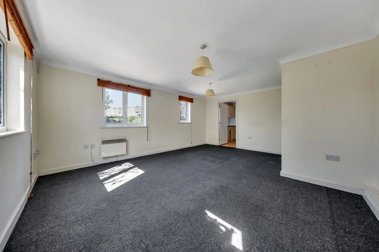6 Royal Crescent, Newbury Park, Ilford, IG2 7NH, photo 6