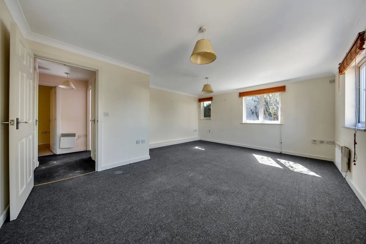 6 Royal Crescent, Newbury Park, Ilford, IG2 7NH, photo 5