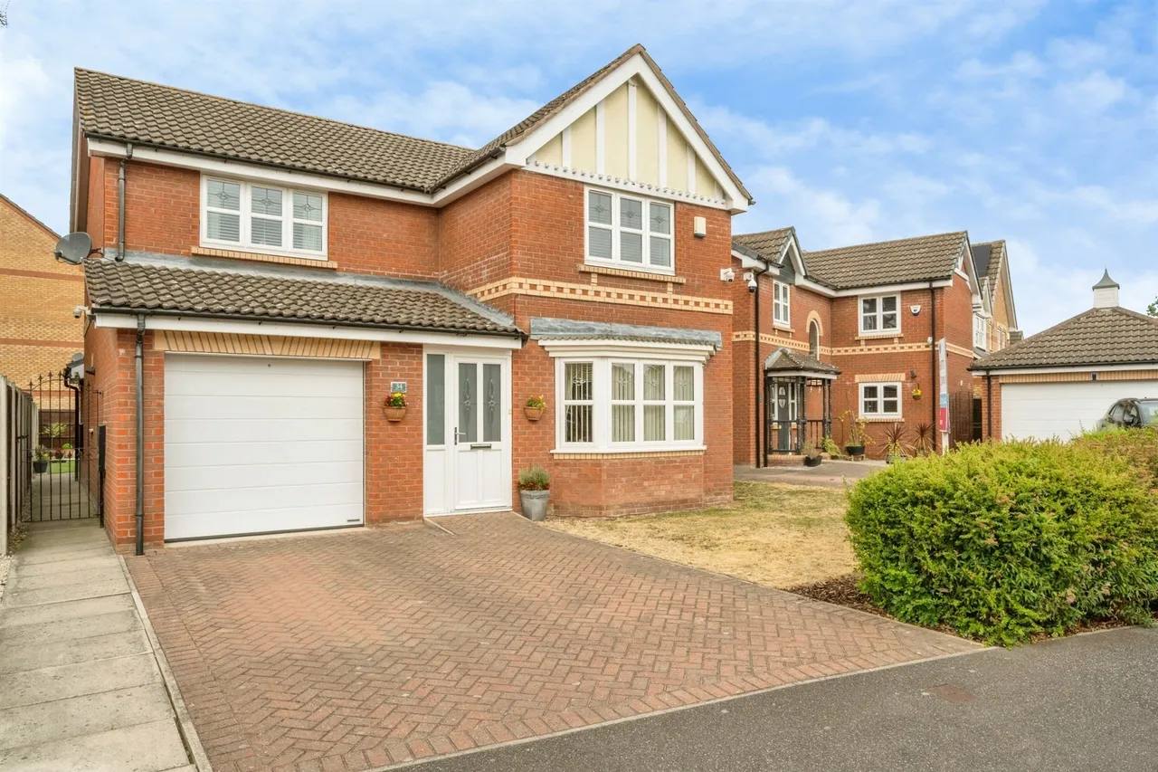 4 bed house for sale — Coniston Drive, Balby, Doncaster
